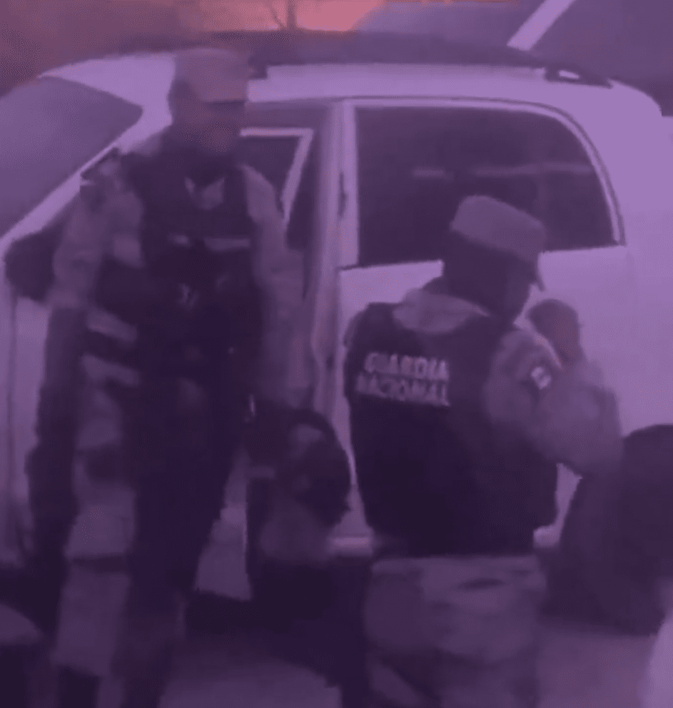 Exhiben a Elementos de la Guardia Nacional inhalando presunta cocaína