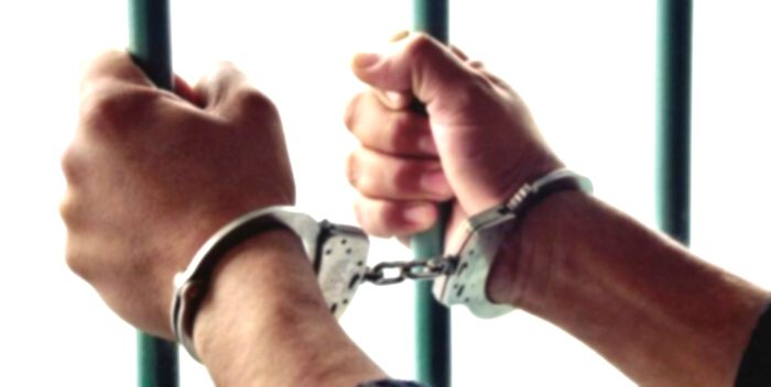 Detienen en CDMX a un sujeto por agredir a una mujer.