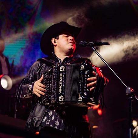 Desmienten secuestro del cantante Alfredo Olivas 