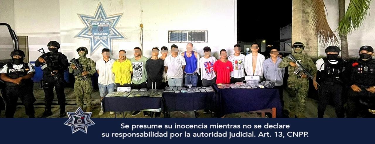 Policías de Playa del Carmen detienen a 13 personas en la Quinta Avenida