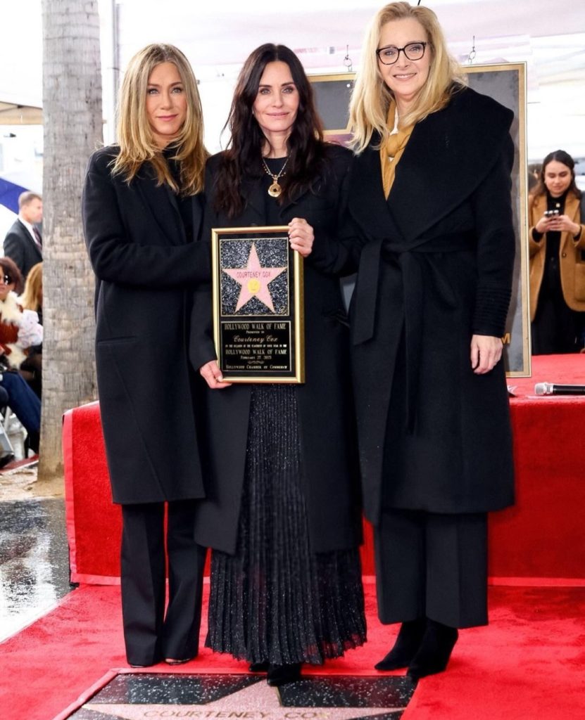 Jennifer Aniston, Courtney Cox y Lisa Kudrow, en el paseo de la fama de Hollywood.