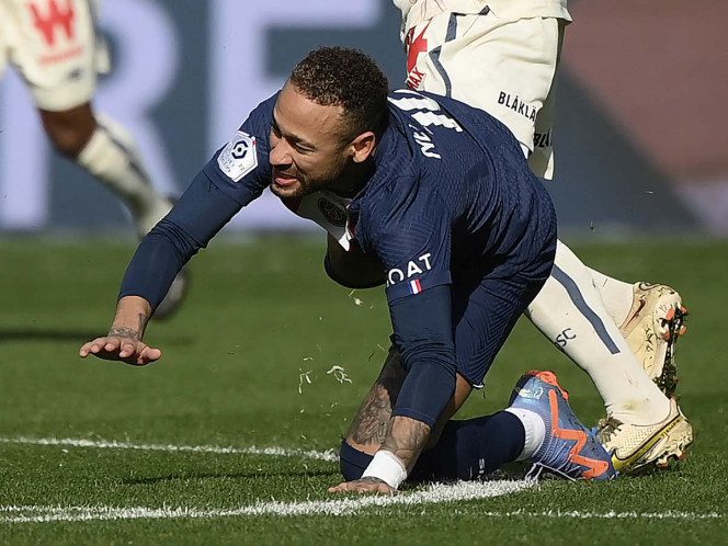 Abandona Neymar partido entre lágrimas