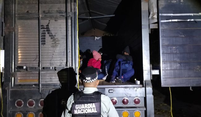 Rescatan alrededor de 40 extranjeros que eran transportados ilegalmente