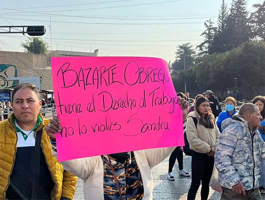 Comerciantes bloquean la Avenida Cuauhtémoc, CDMX.