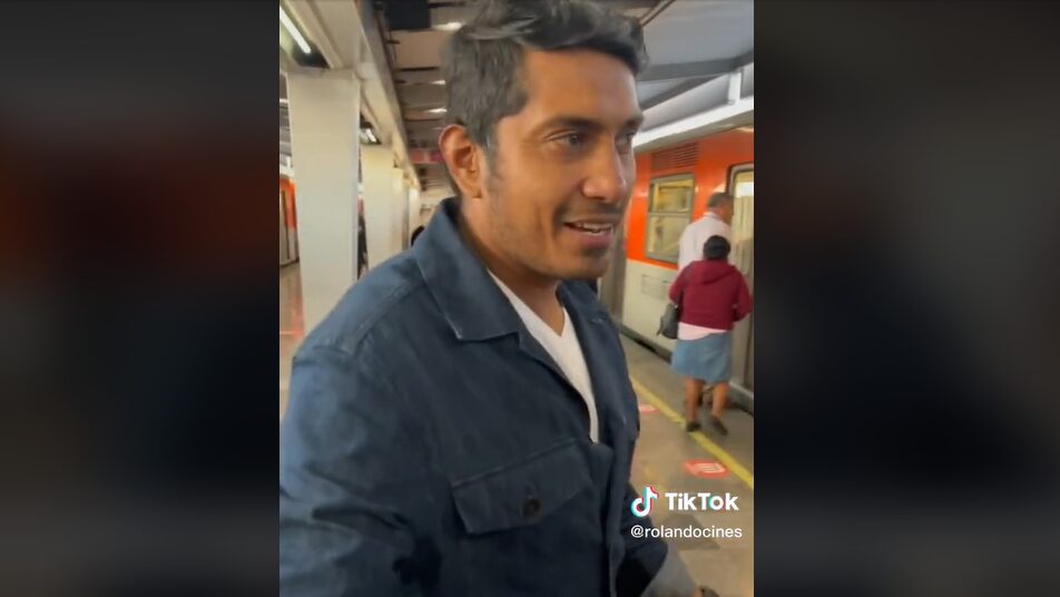 Tenoch Huerta se mueve en el Metro