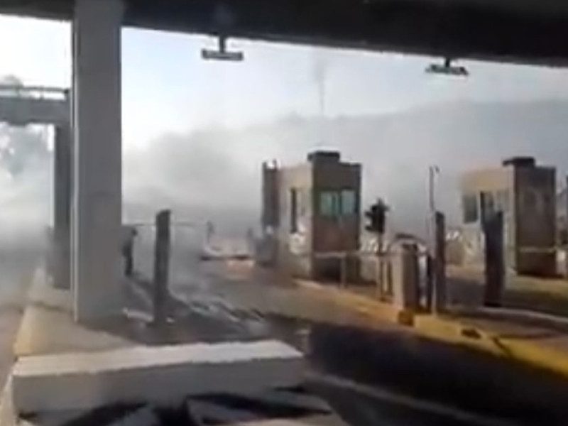 Cierran autopista Champa-Lechería por incendio forestal