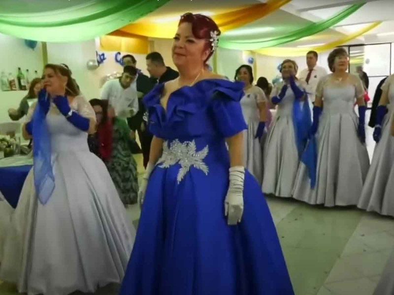 ¡Nunca es tarde! Abuelita festeja su quinceañera a los 70