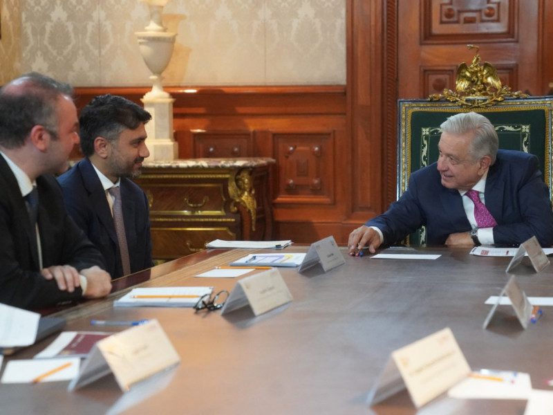 López Obrador se reúne con directivos de Tesla en Palacio Nacional