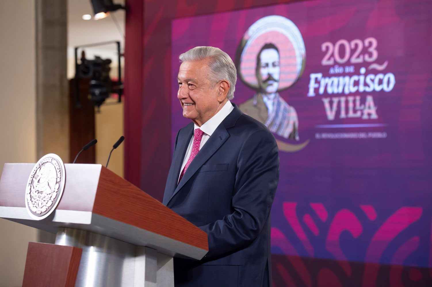 AMLO pide dar a conocer cuánto dinero tienen en sus fideicomisos el INE y Poder Judicial de la Federación