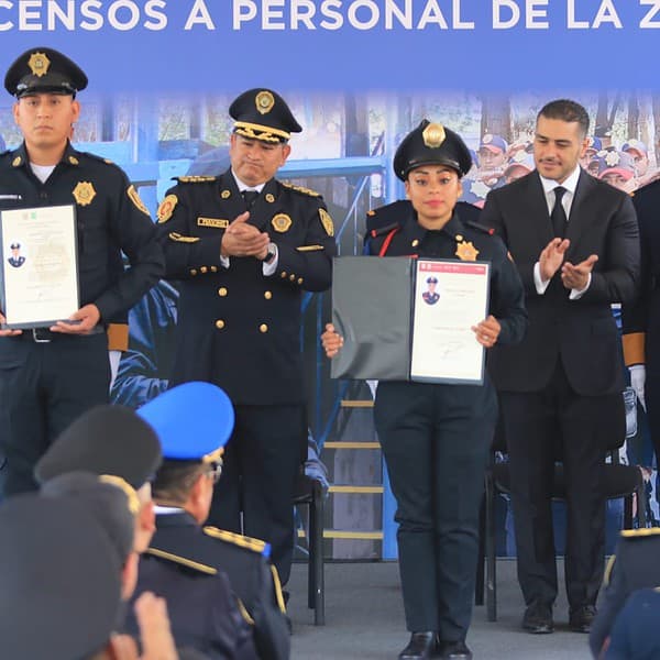 Otorgan ascensos a 14 policías de la CDMX