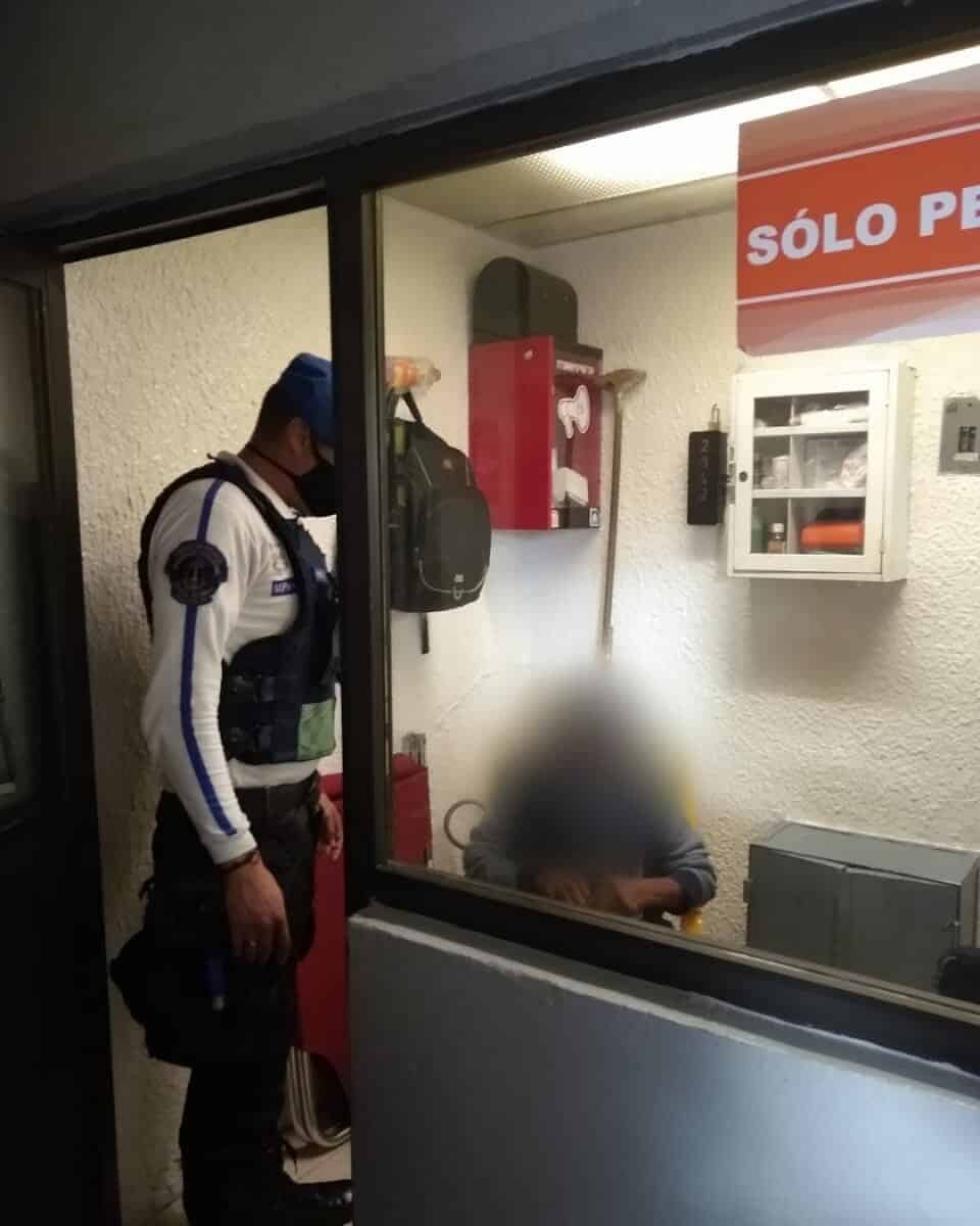 Salvan a joven que intentaba suicidarse en el metro