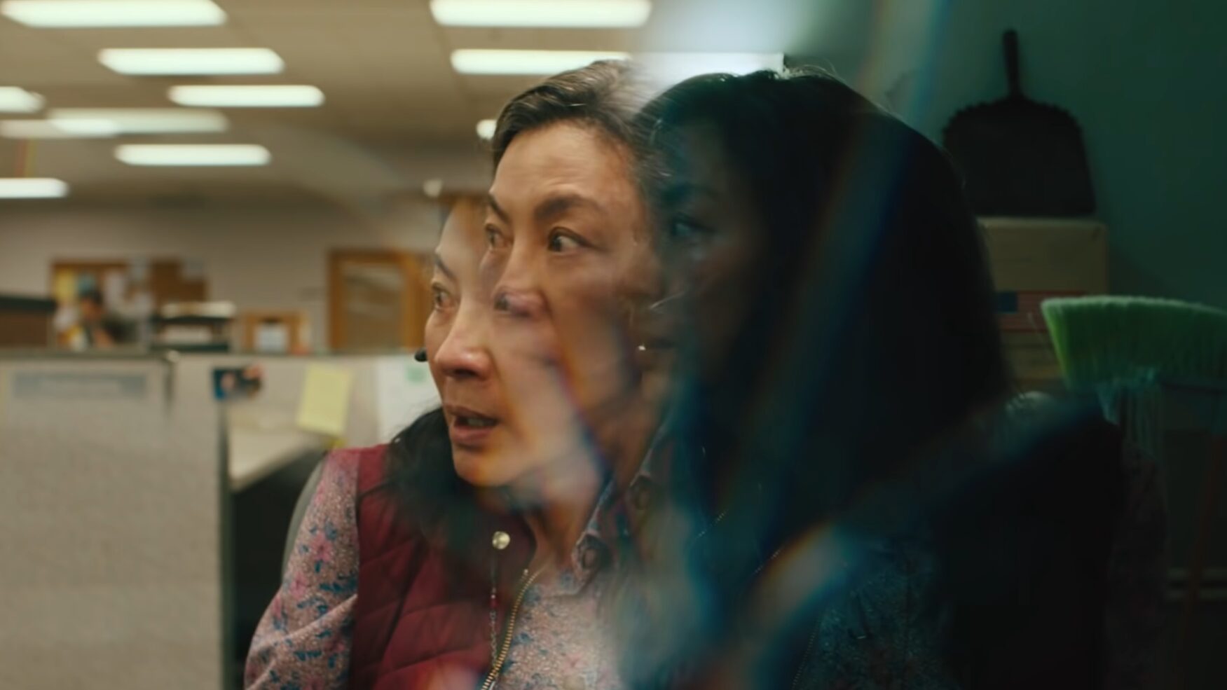 ¿De qué va la ganadora Everything Everywhere All at Once?