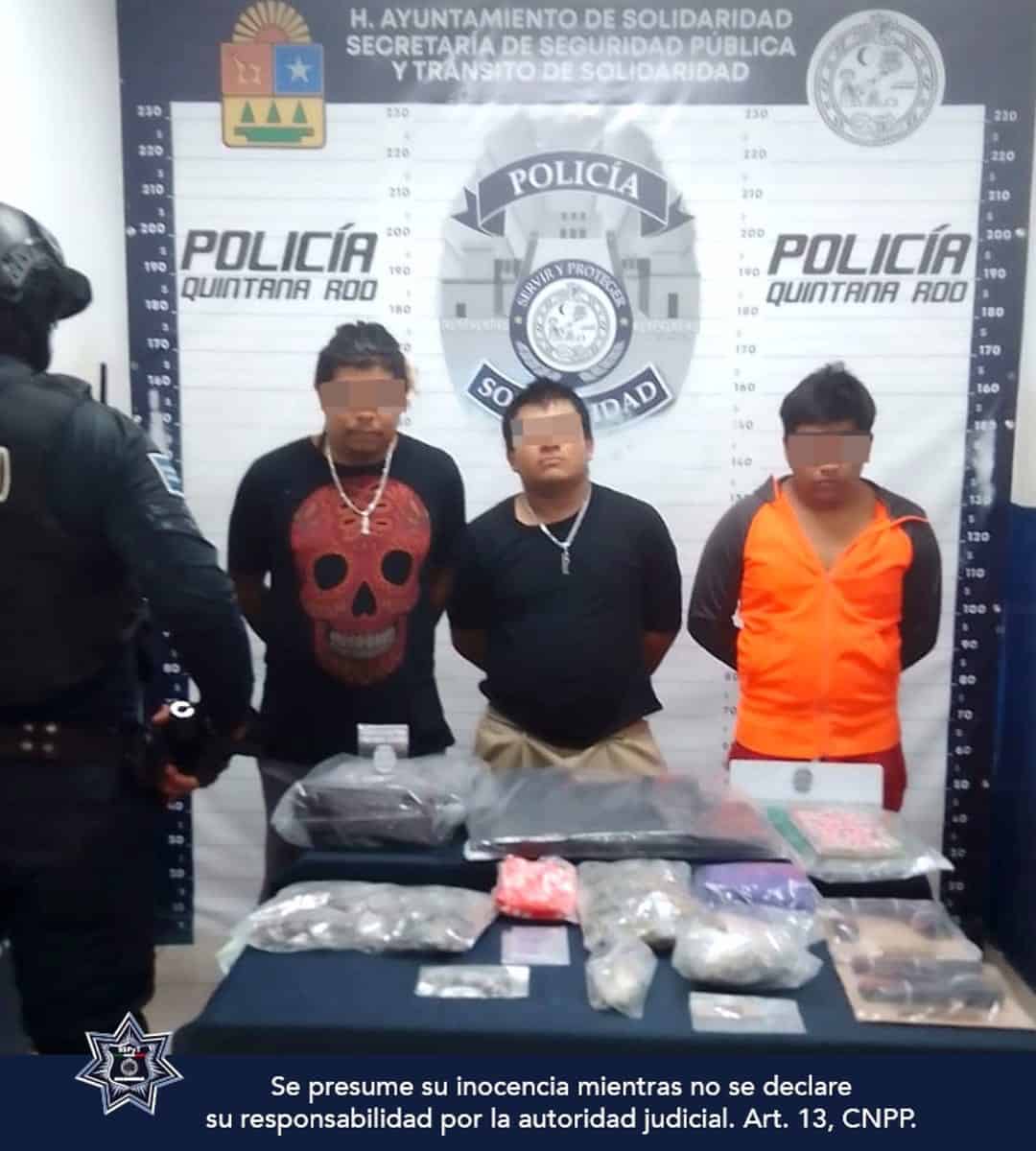 Detienen a tres sujetos con droga y arma en Playa del Carmen
