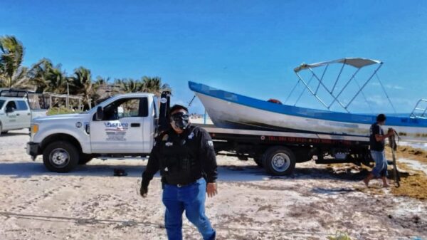 Aseguran una embarcación para turistas con droga en Tulum
