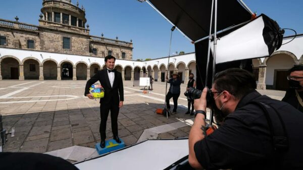El piloto Checo Pérez llega a Jalisco