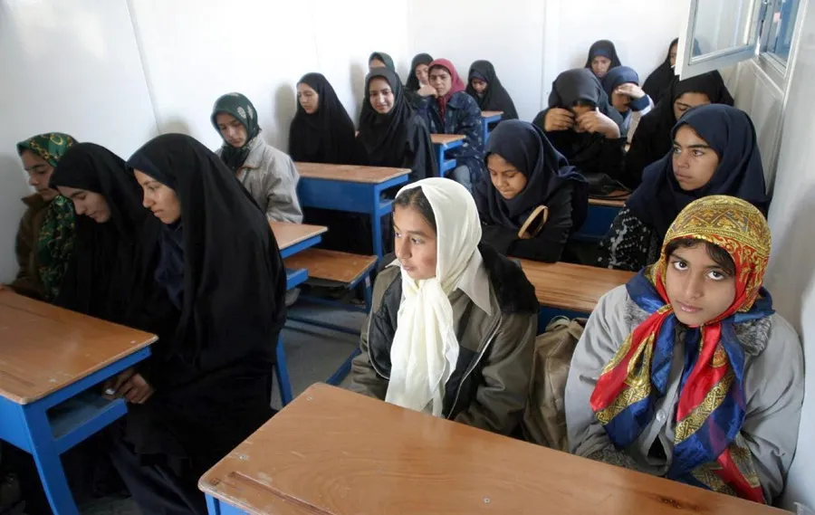 Alumnas son intoxicadas en 52 escuelas de Irán