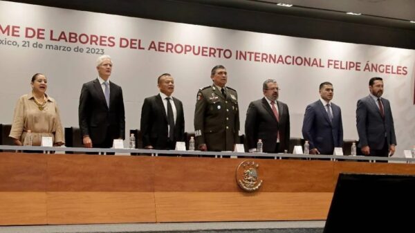 Por primera vez cantan himno del AIFA