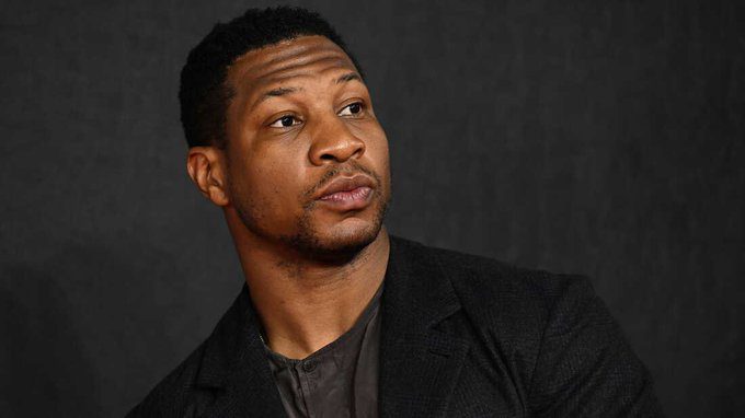 Por violencia doméstica detienen a Jonathan Majors