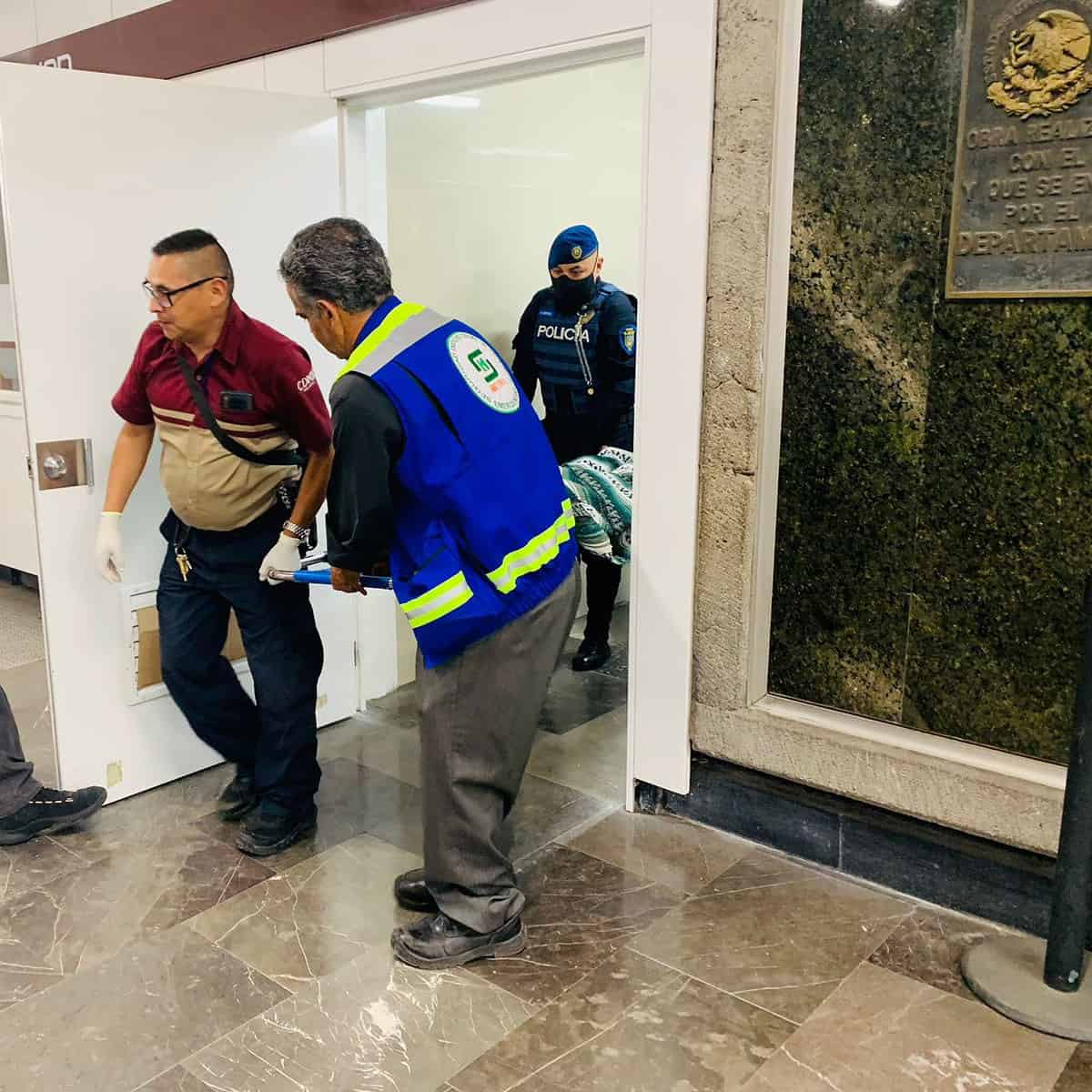 Mujer entra en labor de parto en Metro Pantitlán