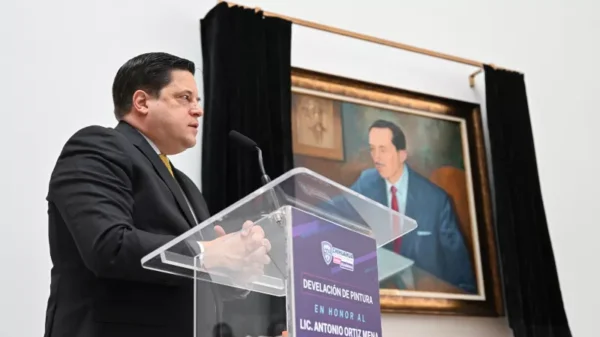 Reconocen a Antonio Ortiz Mena