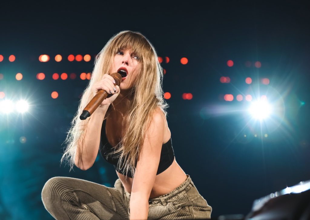 Taylor Swift estrena canciones por inicio de su gira