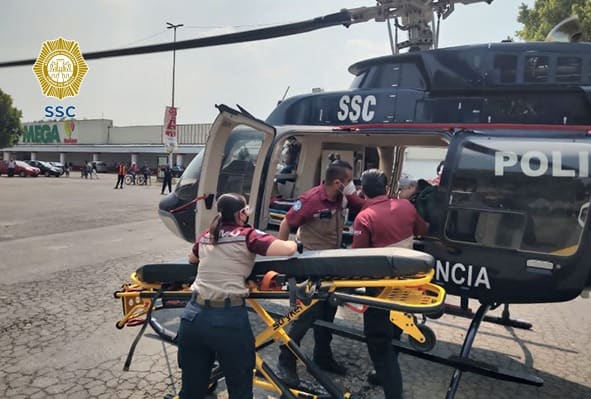 Trasladan a menor por lesionarse con molino de carne