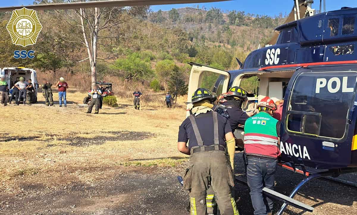 Trasladan vía aérea a hombre que cayó en la Sierra