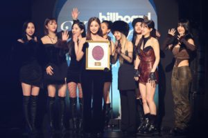 El grupo de K-pop TWICE gana premio Billboard 2023 Women in Music Breakthrough Award