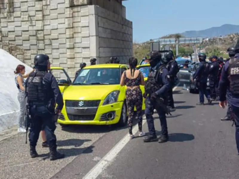 Turistas detenidos en Acapulco por disparar al aire