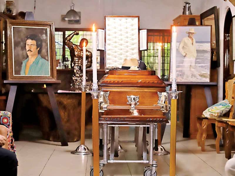 A puertas abiertas, así fue el velorio de Andrés García