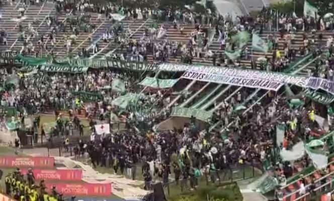 Enfrenta la barra del Atlético Nacional a policía colombiana