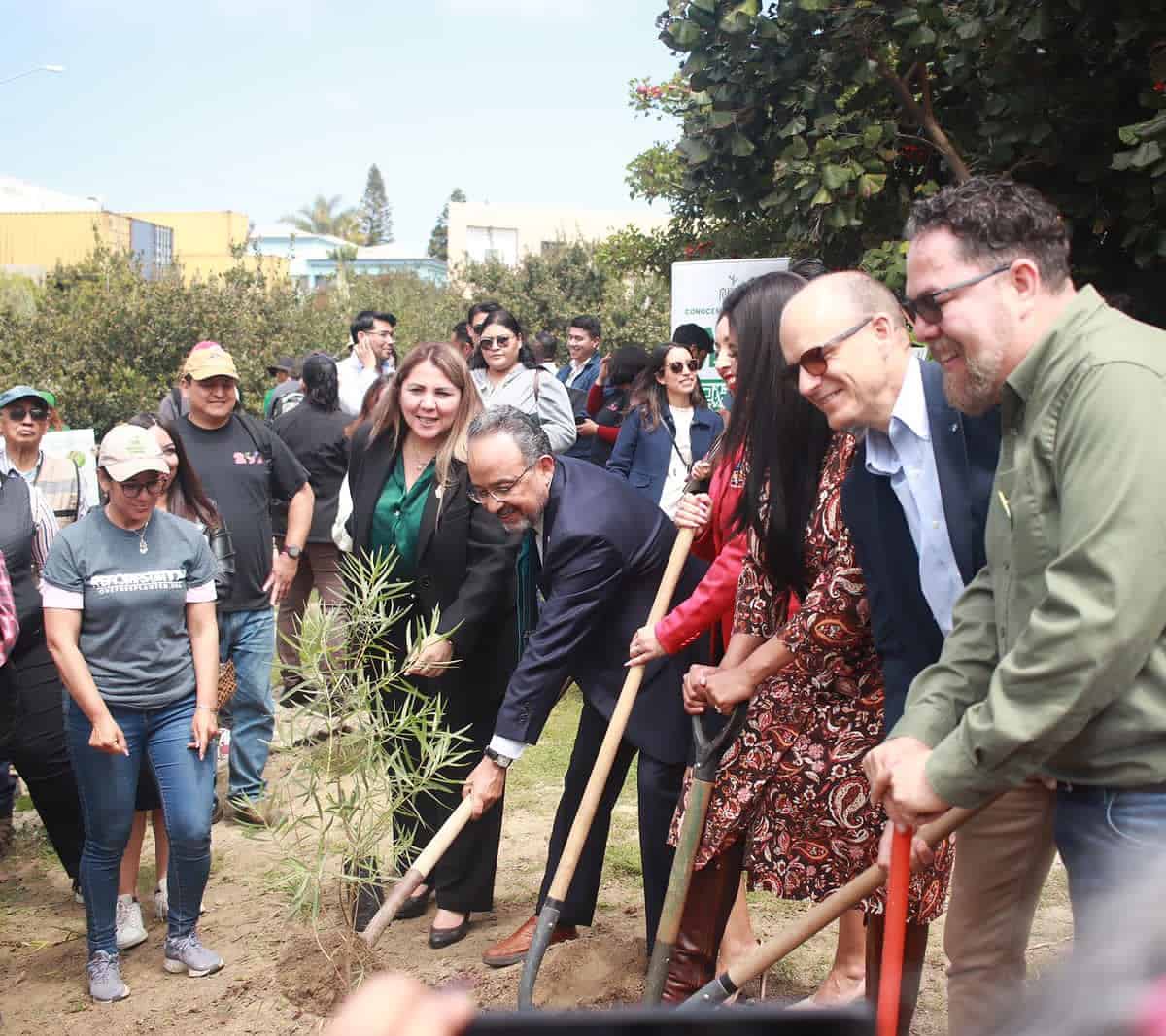 Celebran 200 años de relaciones de México y EU con una intervención en el parque de “Los Sauces” en Tijuana