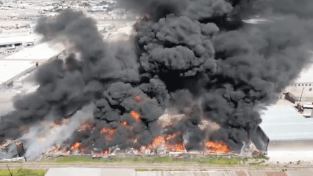 Una vez más se incendia planta recicladora en Tijuana