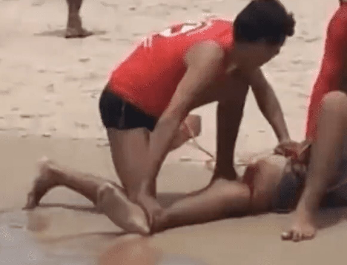 Tiburones acechan las playas de brasil