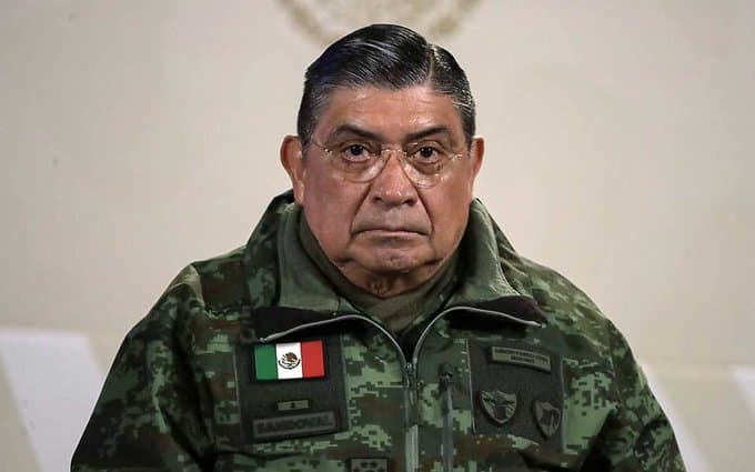 Titular de SEDENA hace lujosos viajes con su familia con recursos públicos