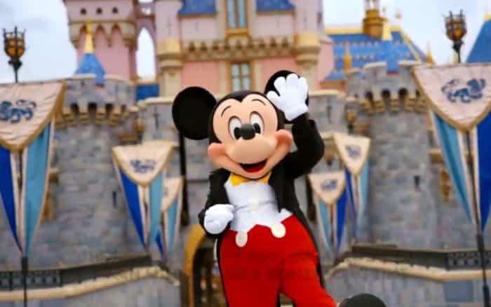 Empleado de Walt Disney acusado de grabar a 500 mujeres por debajo de la falda