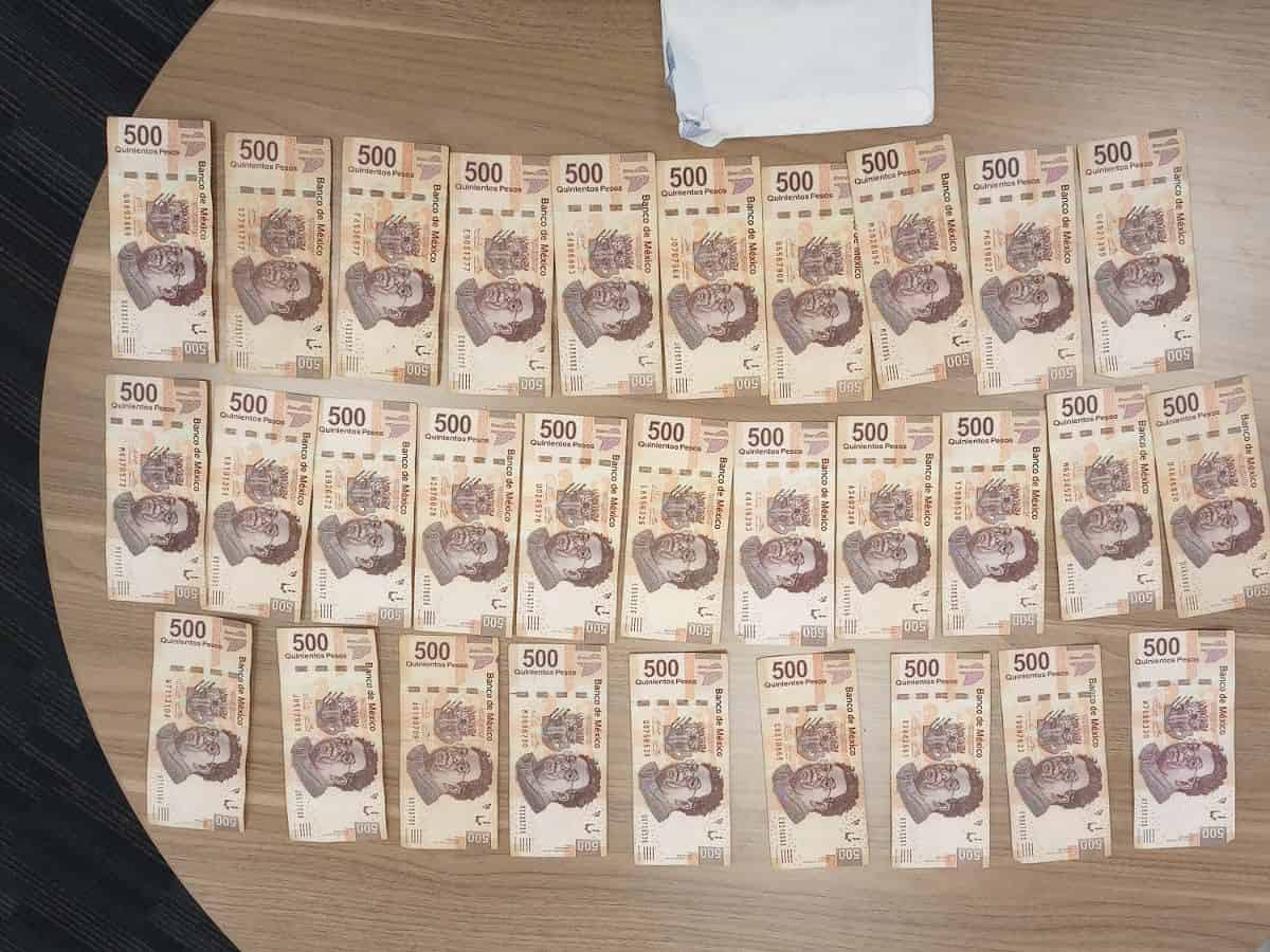 Encontró una mochila con más de 2 mil dólares y la devolvió