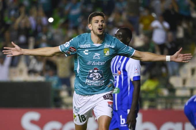 León casi en semifinales después de golear a Violette