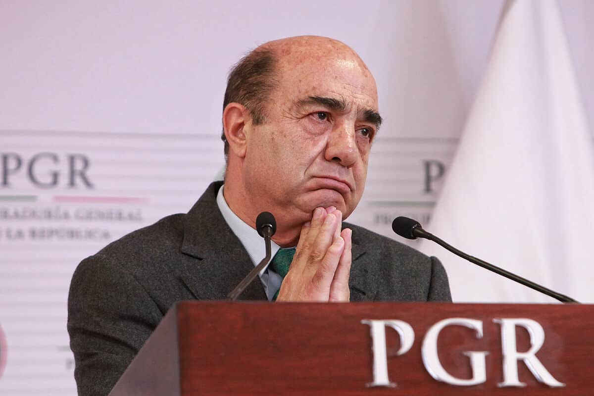 Murillo Karam es imputado por caso de tortura en Ayotzinapa