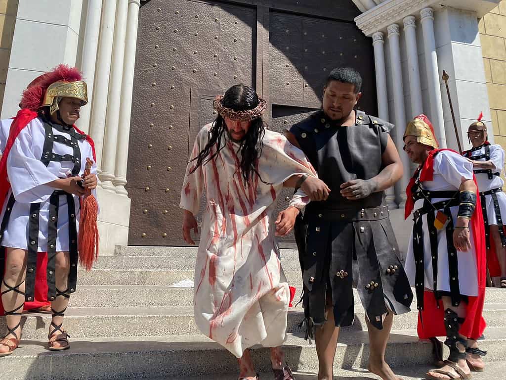 Inicia el Viacrusis en el Templo San Francisco de Tijuana