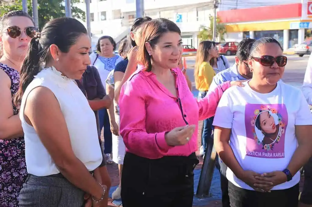 Develan placas por víctimas de feminicidio