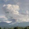 Volcán en Costa Rica hace erupción