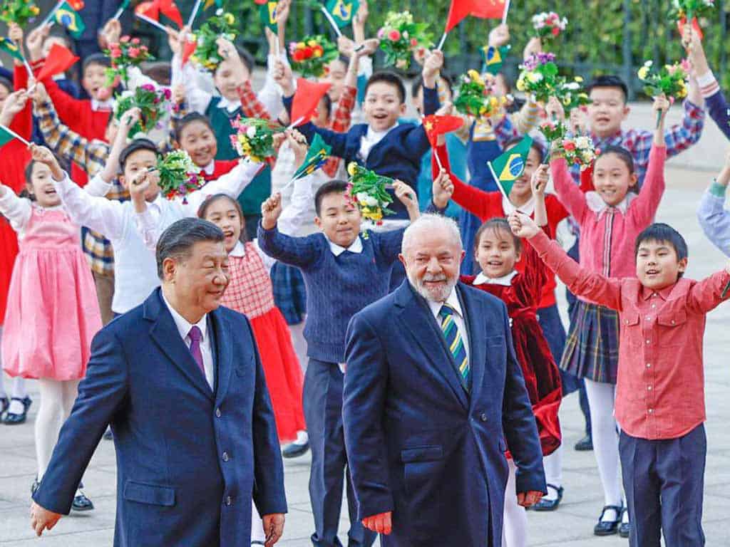 Presidentes de China y Brasil se reúnen en Beijing