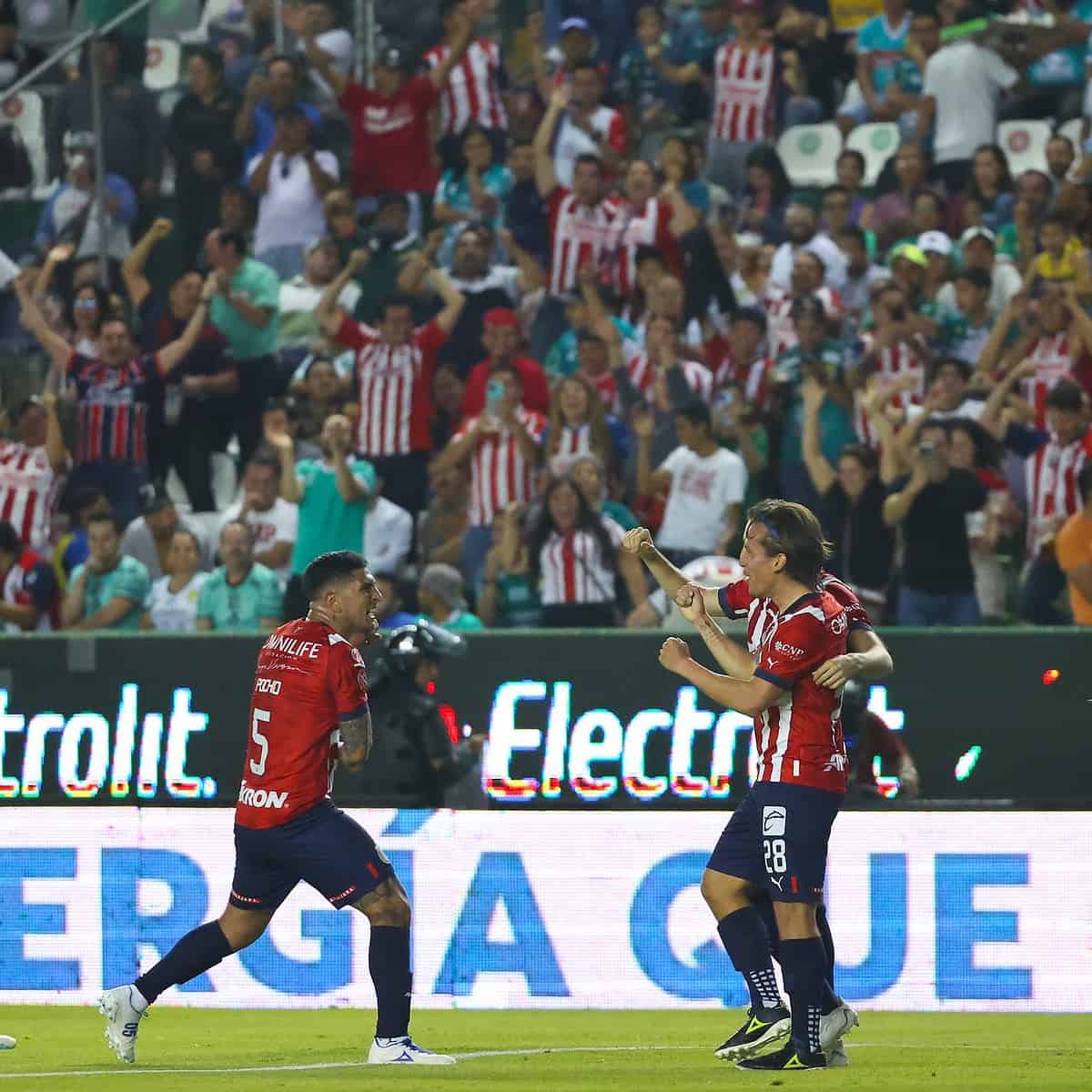 Gran Jornada para Chivas, se impone ante el León 0-2