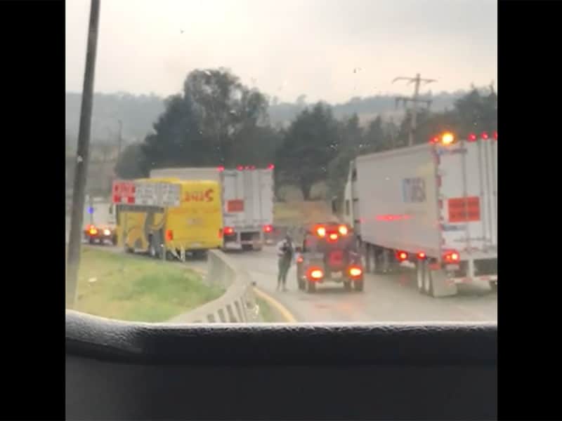 Un comando armado bloquea la carretera Veracruz-Puebla y se roba un tráiler