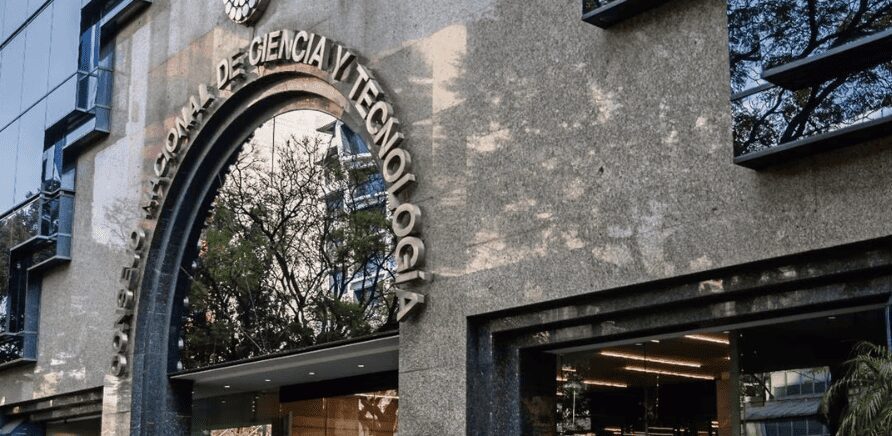 Universidades y centros de investigación, convocan a paro nacional por ley de ciencia y tecnología