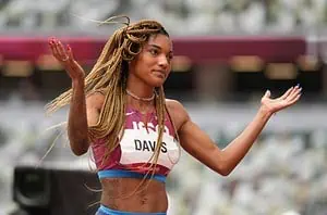 Tara Davis-Woodhall, saltadora de longitud, pierde título nacional por dar positivo a marihuana