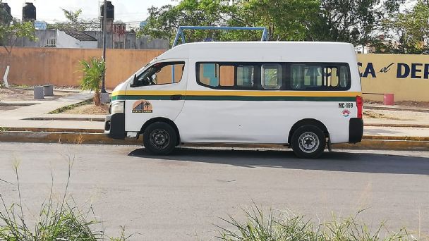 Escapa mujer de conductor que intento tocarla