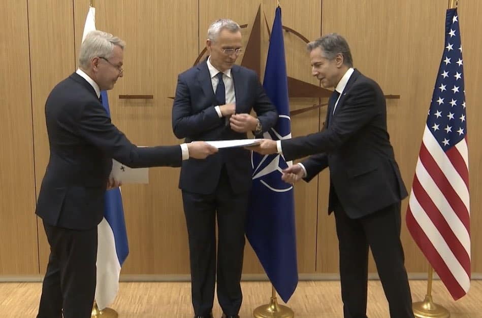 Finlandia firma su adhesión a la OTAN