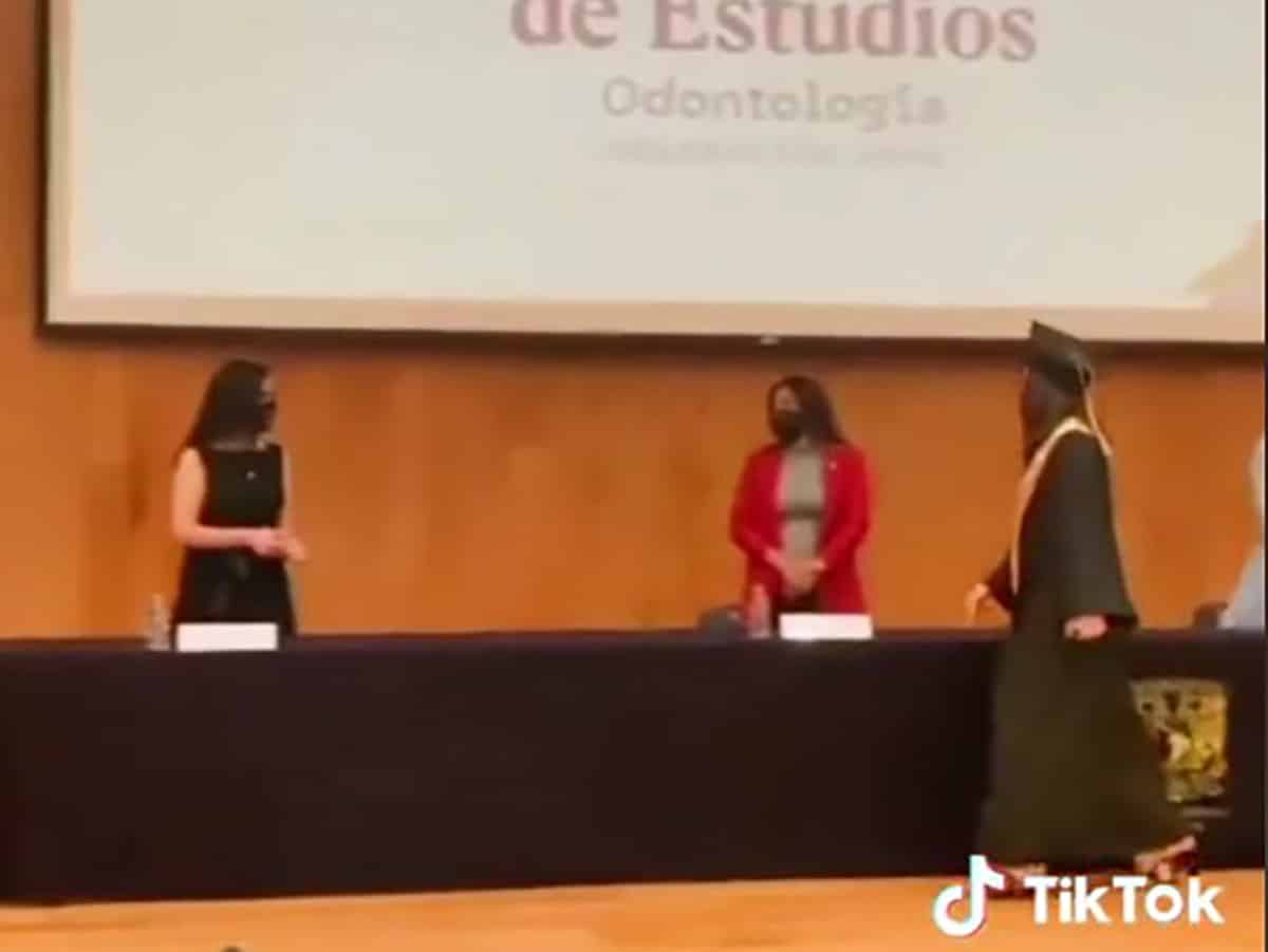¡Adivinen a quién no le caigo bien!, el video que muestra el desplante de una profesora
